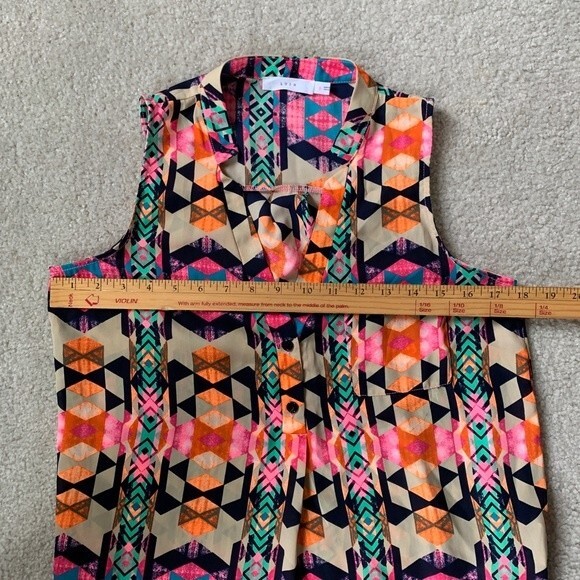 Lush Multicolored Geometric Print Sleeveless 1/2 Button Front Tunic Blouse Sz S - Picture 7 of 9